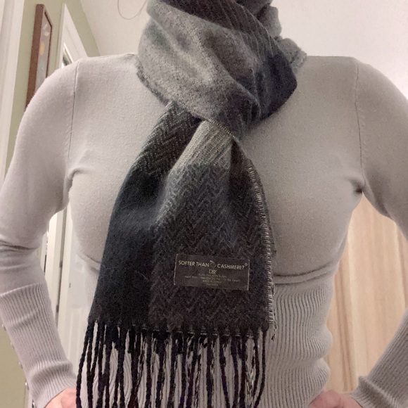 Accessories - Soft gray scarf 🧣